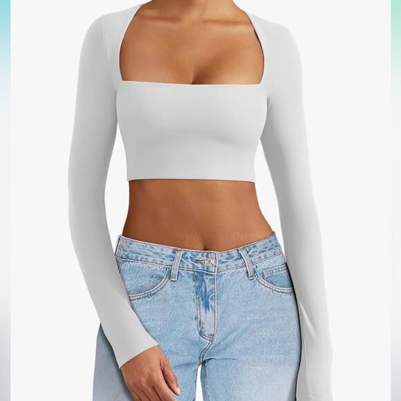 Tops - White long sleeve crop top